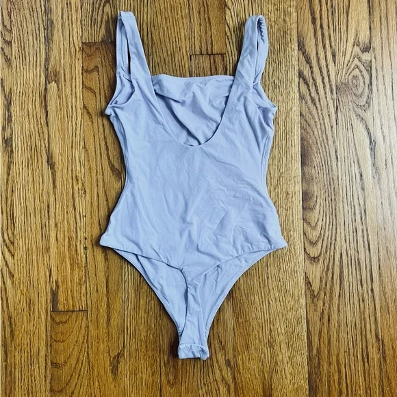 SKIMS Blue Fitted Asymmetrical Bodysuit - Picture 2 of 2